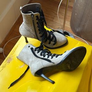 Ann Demeulemeester Suede lace up boots in Light Gray